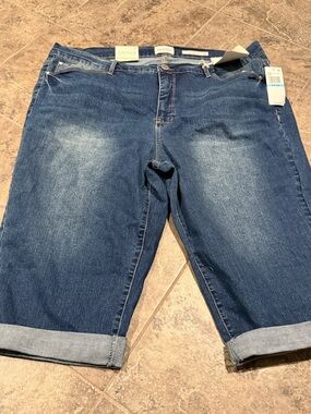 Angels Plus Size Dark Wash skinny capri